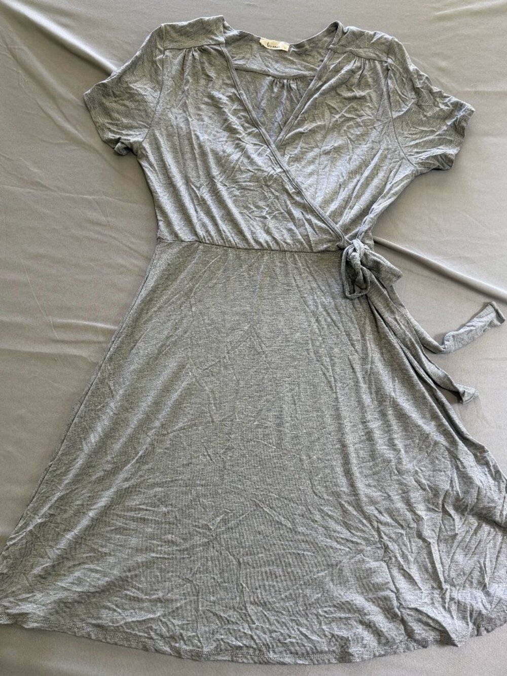 Les Amis Women's Gray Knee Length Wrap Dress Size Medium New Without Tags
